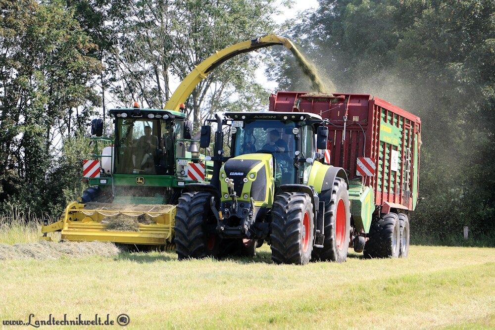 Grashäckeln bei der Bäcker-GmbH in Zetel